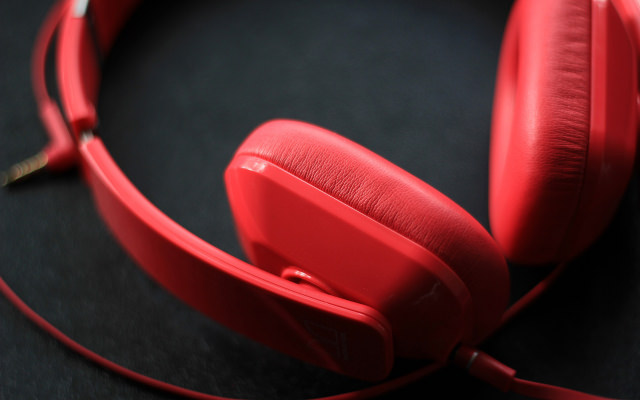 Social network for finding, storing and sharing music